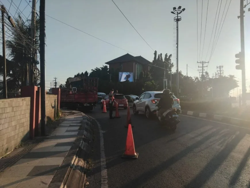 Dishub Semarang mengoperasikan kembali portal pembatas tonase di Simpang Jrakah untuk meningkatkan keselamatan dan ketertiban lalu lintas.