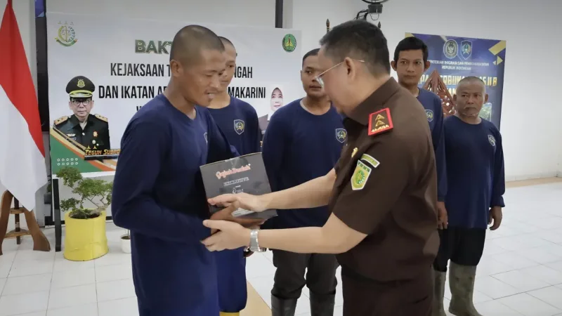 Kejati Jateng dan IAD Berbagi Bantuan untuk Warga Binaan di Nusakambangan Cilacap