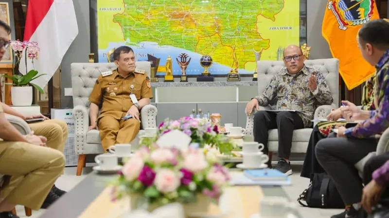 Stunting Jateng mencapai 9,93 persen pada triwulan II 2026. Ahmad Luthfi mendorong kolaborasi lintas sektor untuk menekan angka stunting.