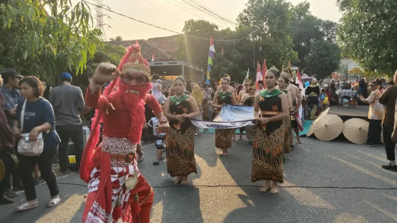 Gemblong Bakar Jadi Simbol Kerekatan Warga Krapyak dalam Grebeg Subali 2026