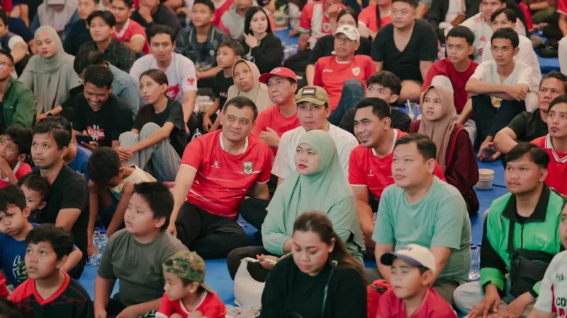 Nobar Timnas Indonesia di Kantor Gubernur Jateng berlangsung meriah, ribuan warga antusias mendukung Garuda hingga lolos ke final ASEAN Cup.
