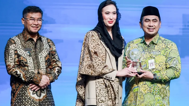 Jawa Tengah raih peringkat kedua wisata ramah muslim nasional di IMTI 2026, naik dari posisi kelima. Pemda Jateng memperluas layanan wisata.