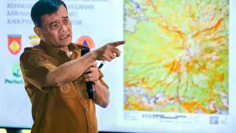Kebakaran Gunung Lawu menyisakan satu titik api di atas Gondosuli. Ahmad Luthfi minta penyisiran menyeluruh dan tambahan water bombing BNPB.