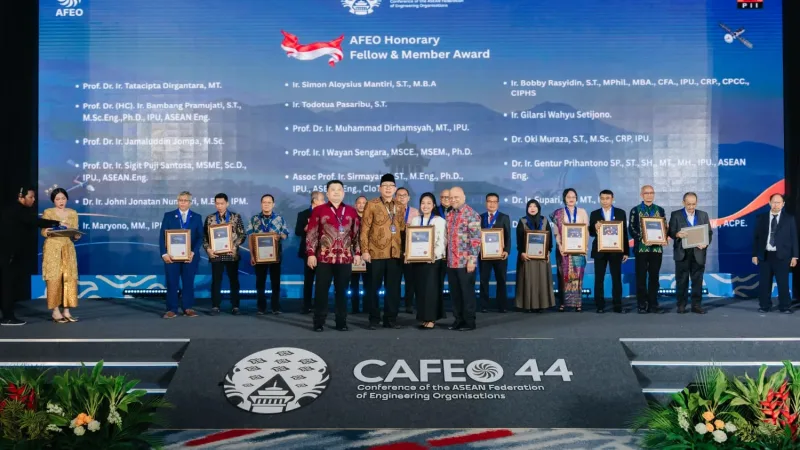 Dr. Supari Terima Gelar Kehormatan AFEO Honorary Member 2026 pada Ajang CAFEO 44