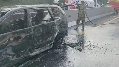 Xenia Terbakar di Tol Semarang-Solo, Diduga Dipicu Korsleting Listrik saat Melaju