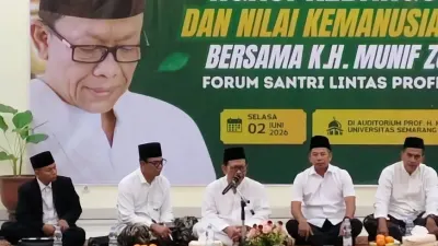Mbah Munif mengisi Ngaji Kebangsaan di USM dan menjelaskan makna iman sebagai sumber ketenangan, rasa aman, dan pengabdian kepada Allah.
