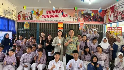 Mahasiswa Ilmu Komunikasi USM gelar kampanye anti-bullying di SDN Muktiharjo Kidul 04 Semarang melalui edukasi dan drama interaktif.