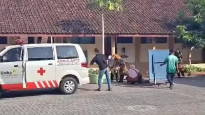 Suami Tusuk Istri Saat Ambil Rapor Anak di SD Kalipancur Semarang