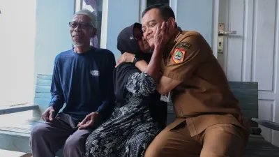 Atasi Rob Pati, Ahmad Luthfi Kucurkan Rp400 Juta Perbaiki Tanggul