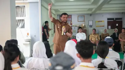 Anak Pengemudi Ojek di Semarang Kini Bisa SMA Gratis Lewat Kemitraan