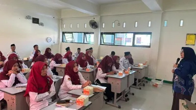 Cegah Grooming Medsos, Dosen USM Bekali Guru MAN 1 Semarang