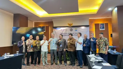 Narasumber dan peserta Workshop dan FGD yang diadakan atas kerja sama UMS dan UTHM Malaysia