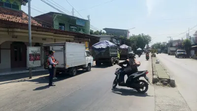 Dishub Semarang Tertibkan Parkir Liar di Jalan Wolter Monginsidi Usai Aduan Warga