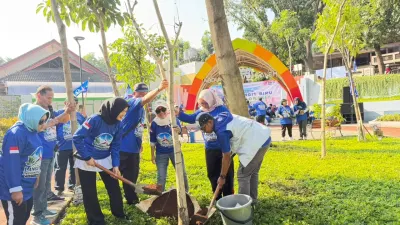Gerakan Langit Biru Asri, Demokrat Semarang Tanam Pohon dan Bagi Sembako