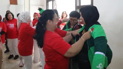 HUT Ke-81 RI, Agustina dan Warisan Cinta Community Bantu 100 Ojol Perempuan