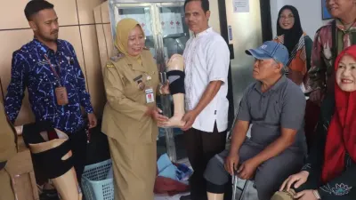 Dinsos Kabupaten Semarang Salurkan 15 Kaki Palsu untuk Penyandang Disabilitas