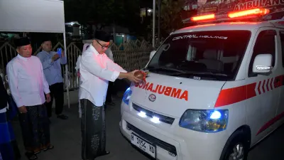 Gotong Royong Warga Kalipancur Hadirkan Ambulans Umat untuk Kesehatan