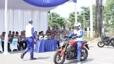 60 Polisi Ditlantas Polda Jateng Digembleng Safety Riding Honda di Semarang