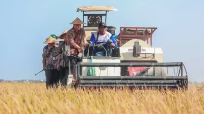 Produksi Padi Jateng Tembus 6,69 Juta Ton, Luthfi Yakin Target 10,5 Juta Ton Tercapai