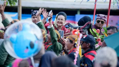Agustina Wilujeng Hadirkan Keragaman dan Toleransi di Pawai Ta’aruf MTQ Nasional