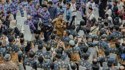 Gubernur Ahmad Luthfi mengapresiasi 2.347 pendonor darah sukarela di Jawa Tengah sebagai wujud kepedulian sosial dan kemanusiaan bagi warga.