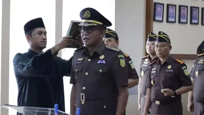 Andhie Fajar Arianto dilantik jadi Asintel Kejati Jateng. Wakajati Waito Wongateleng meminta penguatan deteksi dini dan koordinasi intelijen