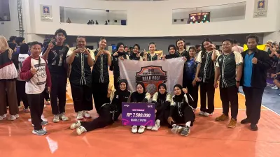Tim voli putri USM meraih juara 2 Liga Voli Mahasiswa 2026 Seri Yogyakarta setelah takluk 1-3 dari Unmeka pada final di GOR UII, 11 Oktober.