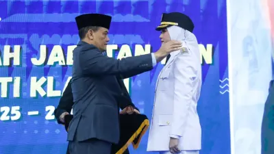 Ahmad Luthfi melantik Wakil Bupati Klaten Mahanni Yulindha Pratiwi dan menekankan pengentasan kemiskinan dan soliditas dengan Bupati Klaten.