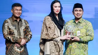 Jawa Tengah raih peringkat kedua wisata ramah muslim nasional di IMTI 2026, naik dari posisi kelima. Pemda Jateng memperluas layanan wisata.