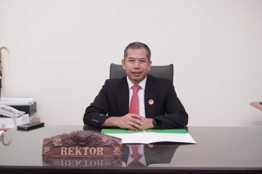 Bawa USM Raih Akreditasi Unggul, Dr Supari Diganjar Penghargaan
