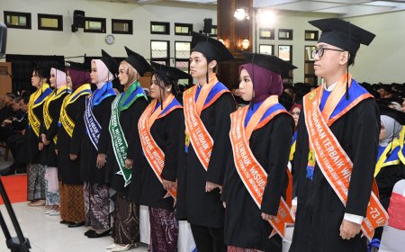 USM Kukuhkan Lulusan dan Mahasiswa Berprestasi di Wisuda ke-73 2025