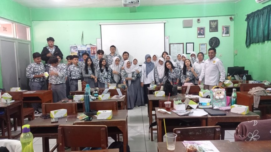 USM Bekali Siswa SMA Kesatrian 2 dengan Pengetahuan Dasar Teknik Tenaga Listrik