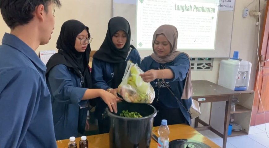 KKN USM Latih Warga Bandarjo Olah Limbah Organik Jadi Pupuk Cair EM4