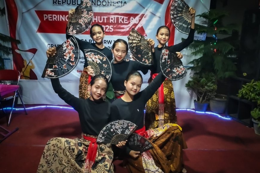 Tari Pacu Jalur Meriahkan Resepsi Peringatan HUT Kemerdekaan ke-80 RI Warga RT 05 RW 10 Gedawang