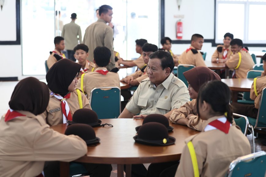 Prabowo Subianto Disambut Meriah di Sekolah Rakyat Margaguna Jakarta Selatan