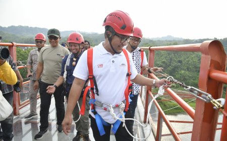Jembatan Kaca Tinjomoyo Diuji Coba, Target Grand Opening 2026