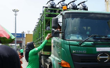 Pemprov Jateng Salurkan Bantuan untuk Sopir Truk dan Warga Terdampak Banjir