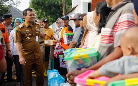 Gubernur Ahmad Luthfi Tinjau Genuk, Pastikan Bantuan Banjir Tepat Sasaran