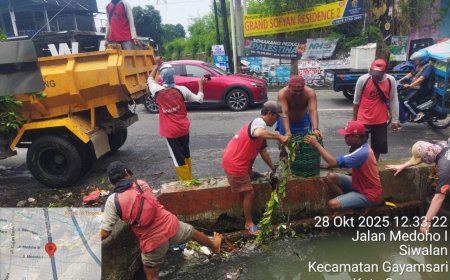 Minimalisir Potensi Banjir, DPU Kota Semarang Kerahkan Petugas Bersihkan Drainase