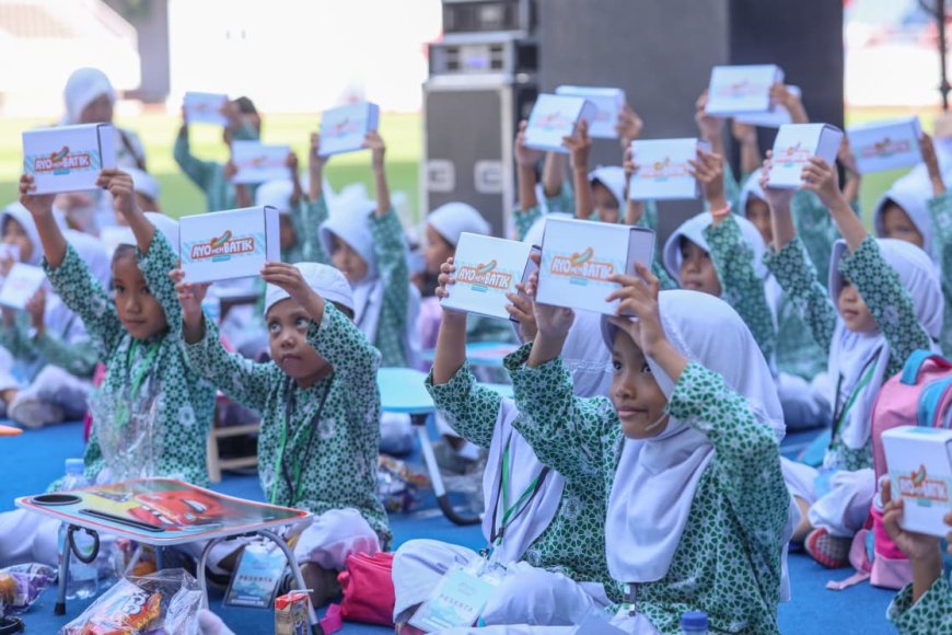 27 Ribu Siswa PAUD Pecahkan Rekor MURI Lewat Gerakan Membatik Serentak di Jateng