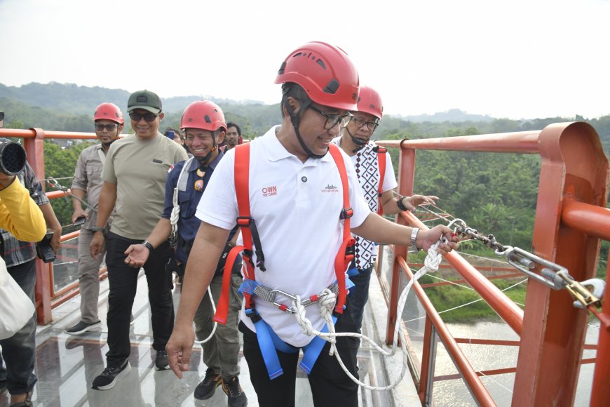 Jembatan Kaca Tinjomoyo Diuji Coba, Target Grand Opening 2026