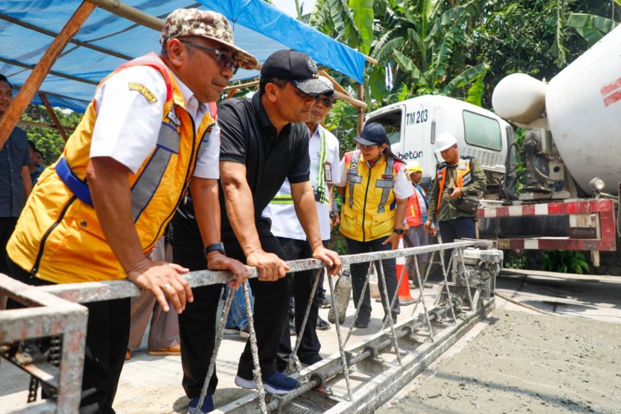 Gubernur Ahmad Luthfi Tinjau Perbaikan Jalan Weleri–Patean, Ditarget Rampung Akhir 2025