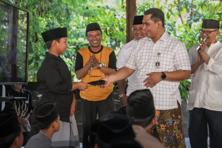 Menjelang Hari Santri 2025, Gus Yasin Ikut Ro’an di Pesantren Kendal