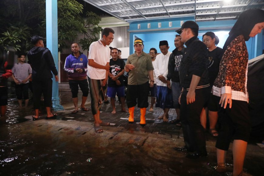 Agustina Wilujeng Tinjau Banjir Genuk, Pastikan Pompa dan Dapur Umum Berfungsi