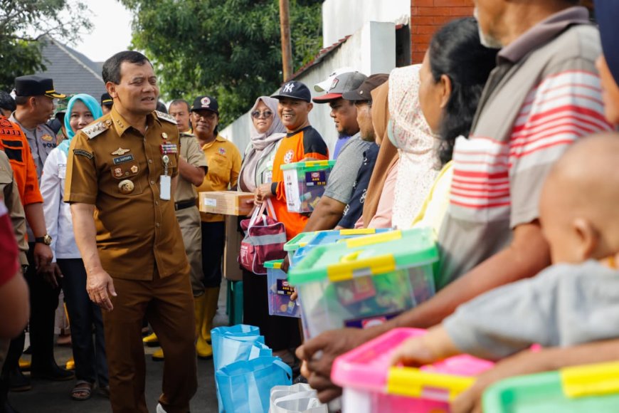 Gubernur Ahmad Luthfi Tinjau Genuk, Pastikan Bantuan Banjir Tepat Sasaran