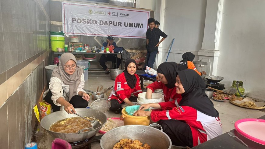 Masjid Kampus USM Dirikan Dapur Umum untuk Korban Banjir Semarang