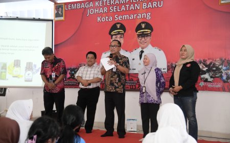 Pelajar Semarang Sulap Jelantah Jadi Lilin Aromaterapi di Pasar Johar