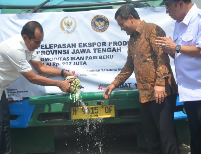 Ahmad Luthfi Lepas Ekspor UMKM Jateng, Target 2026 Tembus Rp20 Triliun