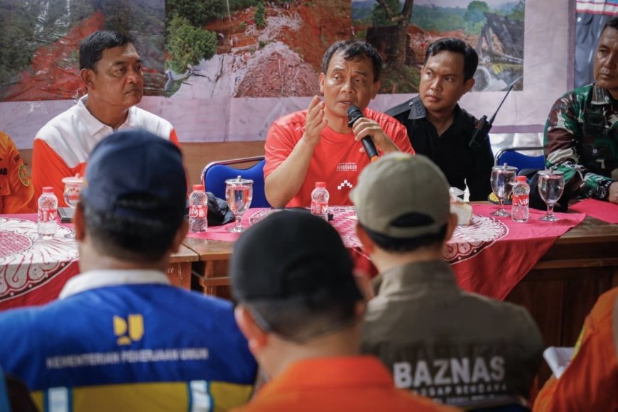Gubernur Ahmad Luthfi Tinjau Lokasi Longsor Cibeunying, Instruksikan Percepatan Pencarian Korban