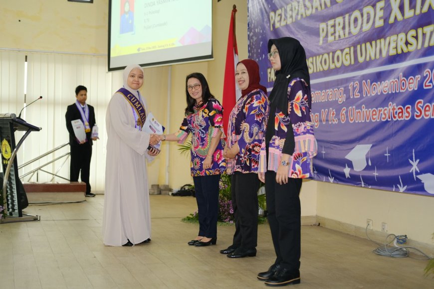 Kisah Inspiratif Lulusan Cumlaude Warnai Wisuda Fakultas Psikologi USM ke-49